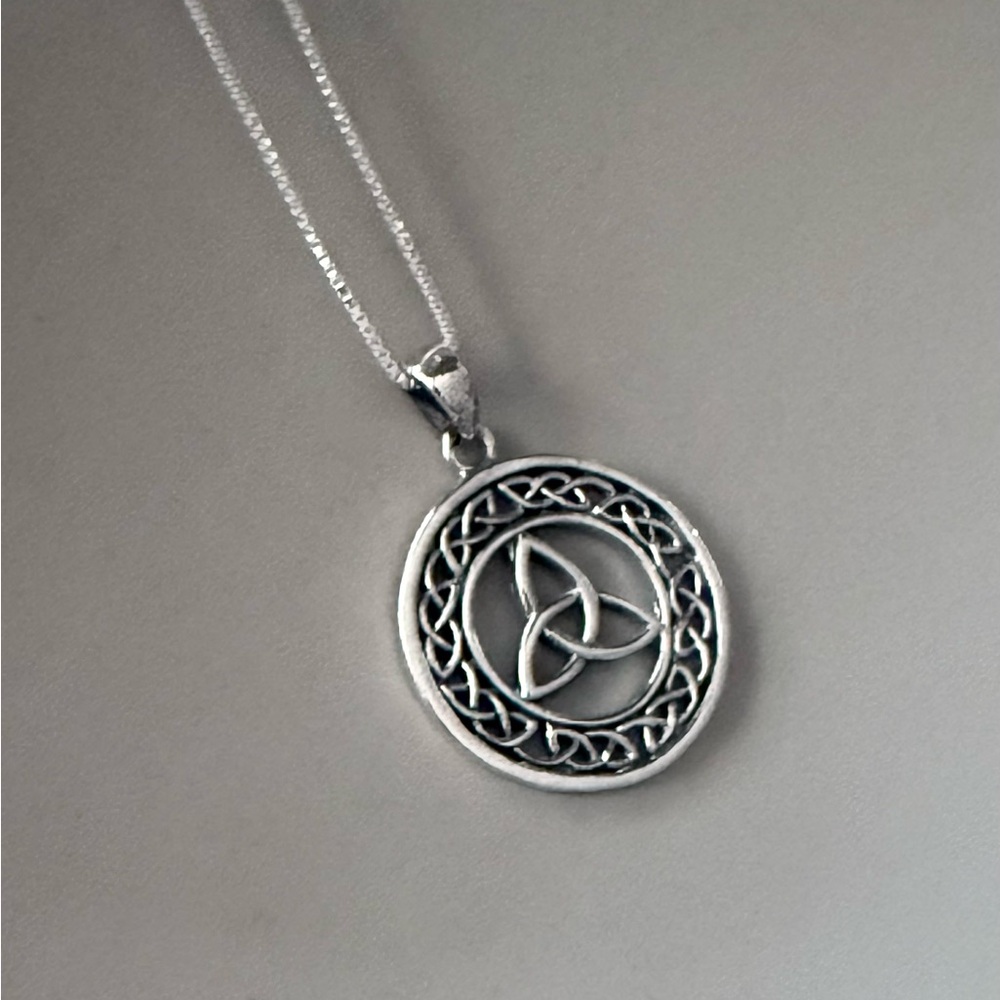 NWT 925 Sterling Silver Celtic Triquetra Trinity Knot Necklace! NEW! - Picture 4 of 5